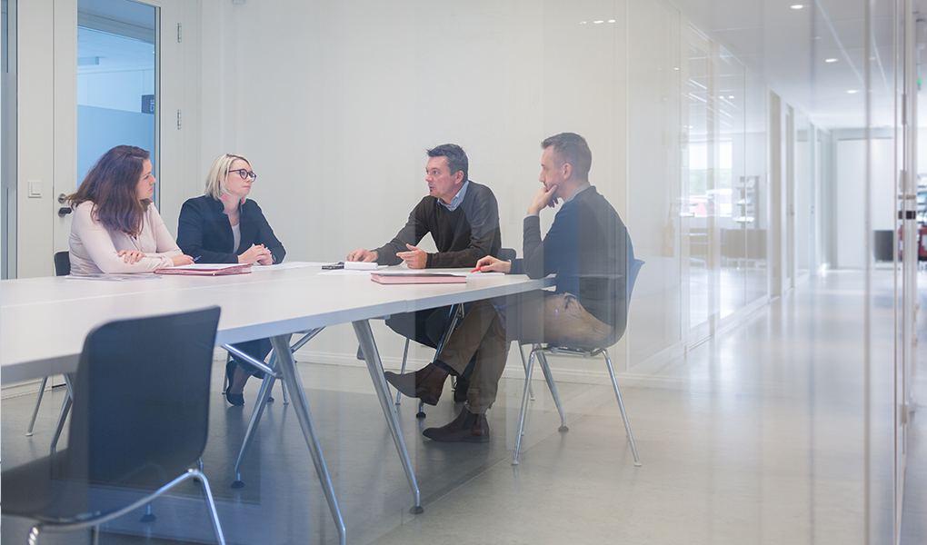 Réunion dans le bâtiment administratif